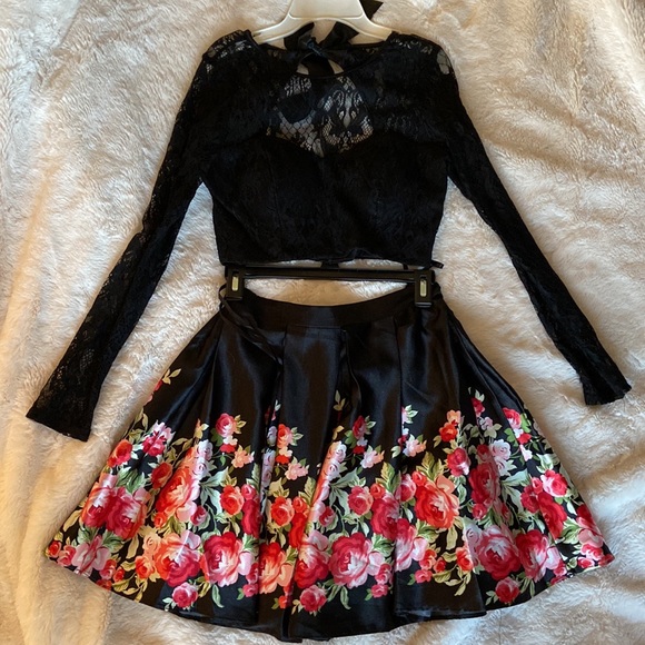 Gorgeous Floral 2-Piece Homecoming Top and Skirt, Size XS-S *ONLY WORN ONCE* - Picture 1 of 9